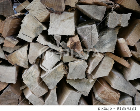 広葉樹林の薪 91384331