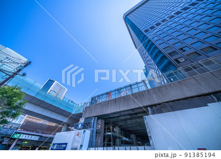 日本の東京都市景観　浜松町駅前の再開発。世界貿易センタービル解体工事などを望む 91385194