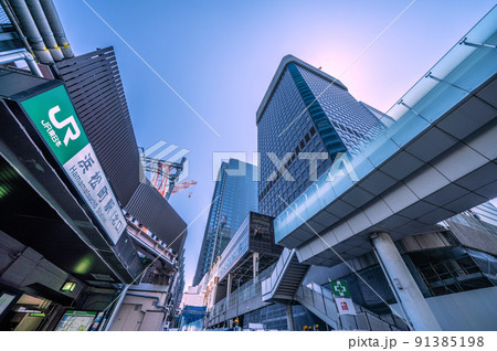 日本の東京都市景観　浜松町駅前の再開発。世界貿易センタービル解体工事などを望む 91385198