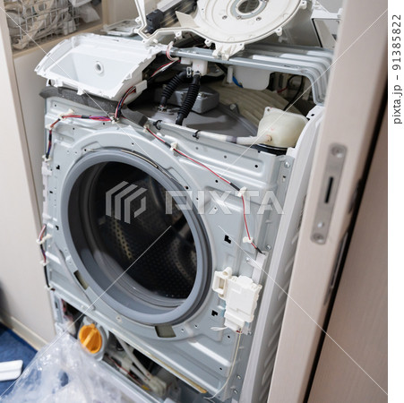 故障したドラム式洗濯機の修理点検工事の写真素材 [91385822] - PIXTA