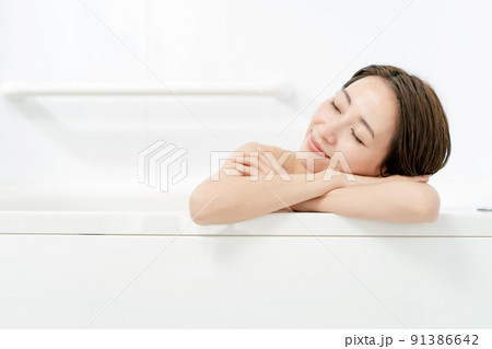 お風呂　バスタイム　入浴　ビューティー 91386642