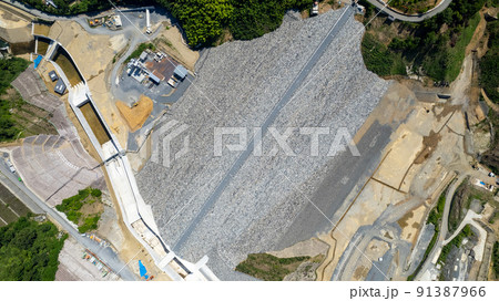 2022年6月。大阪府茨木市に建設中の、あいがわダムをドローンで撮影 2022年6月。大阪府茨木市に建設中の、あいがわダムをドローンで撮影 91387966