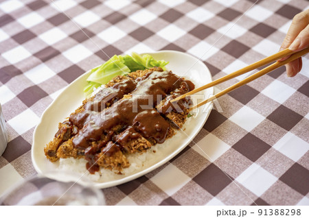 兵庫県加古川名物箸で食べるかつめし箸上げ 91388298
