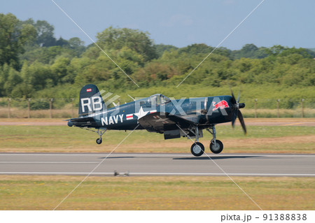 ヴォートF4U-4コルセア艦上戦闘機離陸 ヴォートF4U-4コルセア艦上戦闘機離陸 91388838