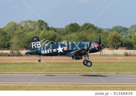 ヴォートF4U-4コルセア艦上戦闘機離陸 ヴォートF4U-4コルセア艦上戦闘機離陸 91388839