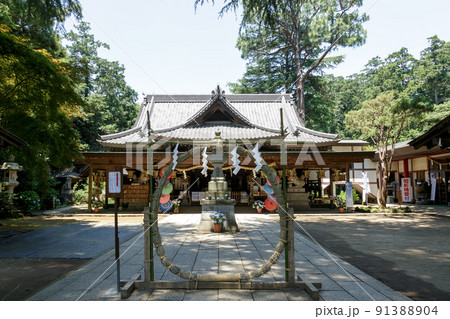 関東最古の八幡神社である大宝八幡宮本殿の茅の輪 関東最古の八幡神社である大宝八幡宮本殿の茅の輪 91388904