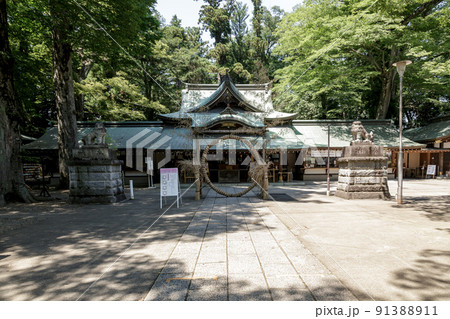 一言明神とも呼ばれる一言主神社拝殿前の茅の輪 91388911