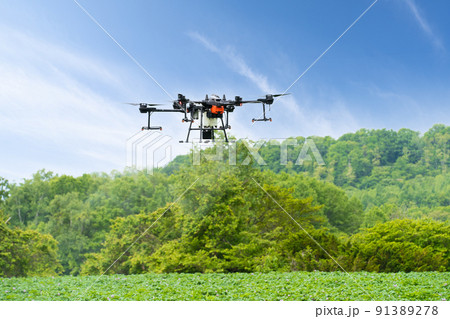 ドローンの農薬散布 91389278