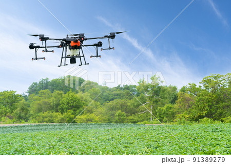 ドローンの農薬散布 91389279