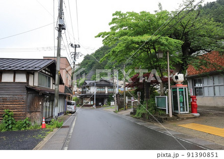 宮城　大崎　鳴子温泉　丸ポストのある風景（旧役場前） 91390851