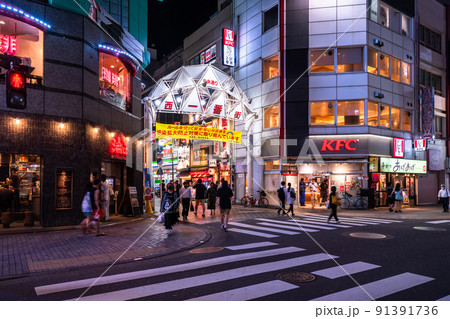 《東京都》池袋西口・夜の歓楽街 91391736