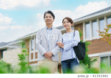夫婦　ミドル　結婚　マイホーム 91391982