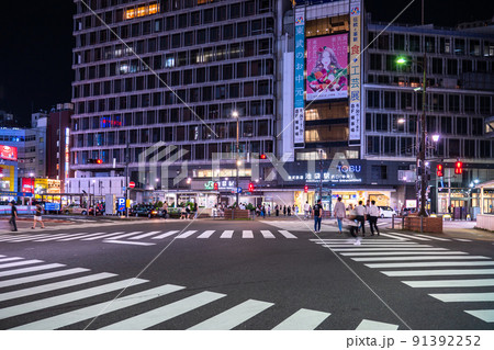 《東京都》池袋西口駅前・都市夜景 《東京都》池袋西口駅前・都市夜景 91392252