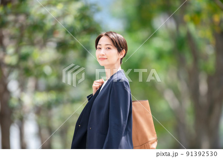 ミドル女性　ビジネス　ポートレート 91392530