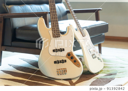 ギターとベース 91392842