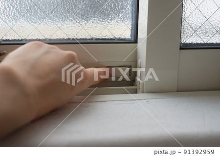 トイレの窓の鍵 トイレの窓の鍵 91392959