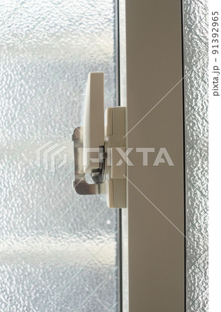 トイレの窓の鍵 91392965