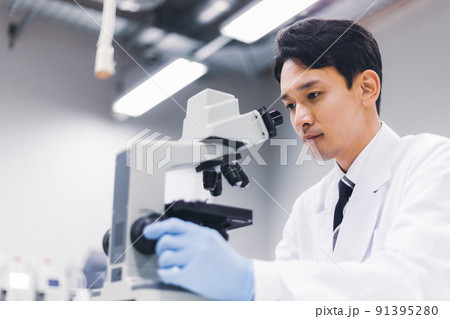 研究室　開発　実験室　臨床検査　バイオテクノロジー　新薬 91395280