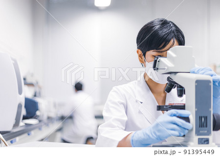 研究室　開発　実験室　臨床検査　バイオテクノロジー　新薬 91395449