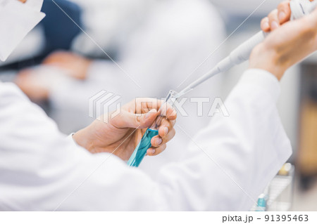 研究室　開発　実験室　臨床検査　バイオテクノロジー　新薬 91395463