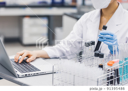 研究室　開発　実験室　臨床検査　血液検査　新薬 91395486