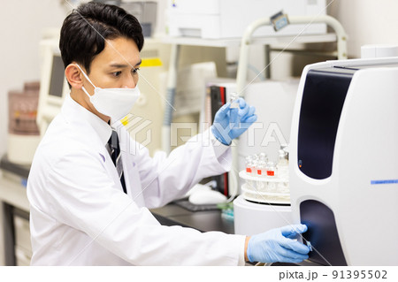 研究室　開発　実験室　臨床検査　バイオテクノロジー　新薬 91395502