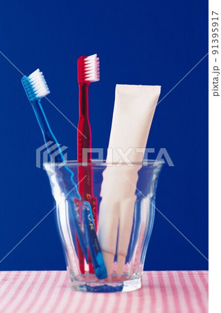 Two tooth brushes in glass 91395917