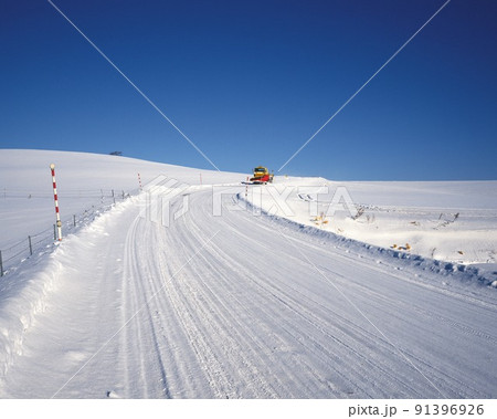 The asphalted road covered with snow The asphalted road covered with snow 91396926