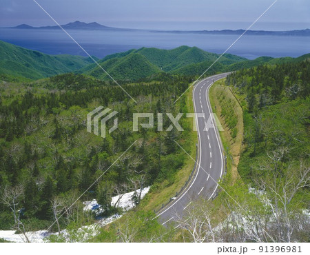 Mountain road 91396981