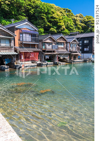《京都府》伊根の舟屋・初夏の新緑シーズン 《京都府》伊根の舟屋・初夏の新緑シーズン 91397524