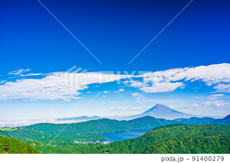 (神奈川県)梅雨明け宣言後、箱根大観山展望台から眺める富士山 (神奈川県)梅雨明け宣言後、箱根大観山展望台から眺める富士山 91400279