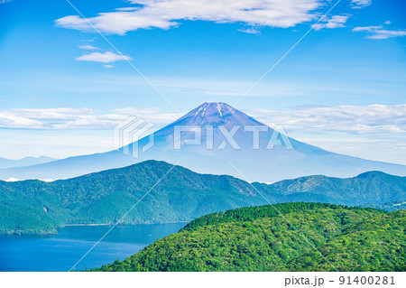 (神奈川県)梅雨明け宣言後、箱根大観山展望台から眺める富士山 (神奈川県)梅雨明け宣言後、箱根大観山展望台から眺める富士山 91400281