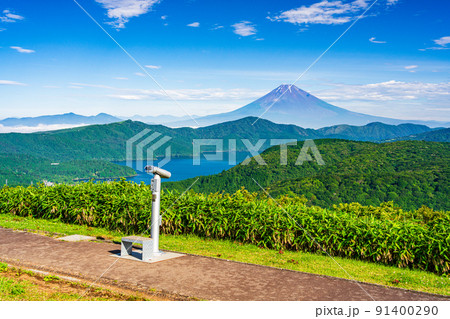 (神奈川県)梅雨明け宣言後、箱根大観山展望台から眺める富士山 (神奈川県)梅雨明け宣言後、箱根大観山展望台から眺める富士山 91400290