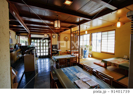 飲食店店内 91401739