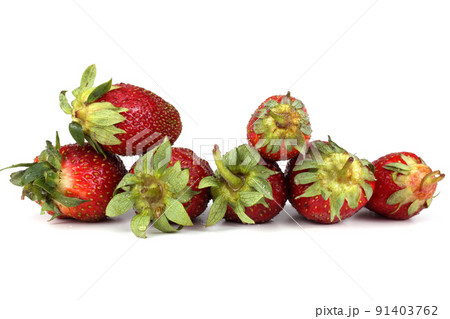 Strawberries isolated on white background 91403762