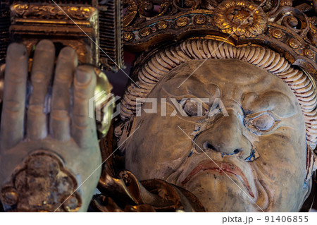 2022年5月10日 東大寺大仏殿の仏像 多聞天像立像 91406855