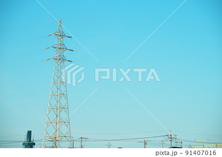 送電塔と電柱1 岡山県岡山市東区 送電塔と電柱1 岡山県岡山市東区 91407016