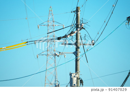 電柱と送電塔5 岡山県岡山市東区 電柱と送電塔5 岡山県岡山市東区 91407029