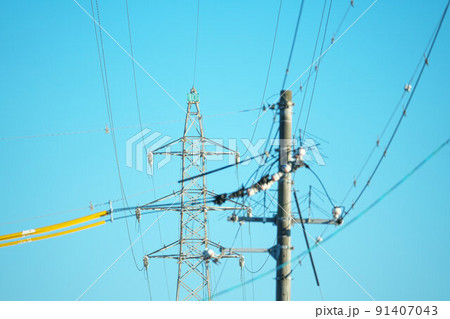 電柱と送電塔6 岡山県岡山市東区 電柱と送電塔6 岡山県岡山市東区 91407043