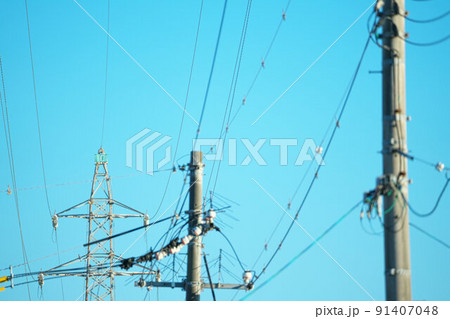電柱と送電塔7 岡山県岡山市東区 電柱と送電塔7 岡山県岡山市東区 91407048