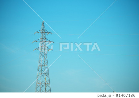 送電塔と夏の青空3 岡山県岡山市東区 送電塔と夏の青空3 岡山県岡山市東区 91407136