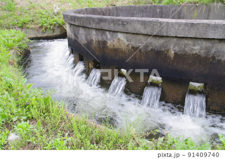 長野県の灌漑施設 西天竜幹線水路 円筒分水群「木下18号」 特徴的な灌漑施設 長野県の灌漑施設 西天竜幹線水路 円筒分水群「木下18号」 特徴的な灌漑施設 91409740