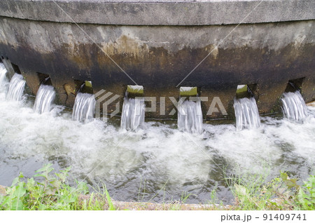 長野県の灌漑施設 西天竜幹線水路 円筒分水群「木下18号」 特徴的な灌漑施設 長野県の灌漑施設 西天竜幹線水路 円筒分水群「木下18号」 特徴的な灌漑施設 91409741