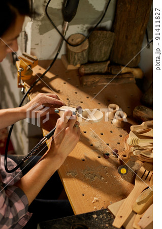 Female using power working tools graver for wooden utensils spoon 91411827