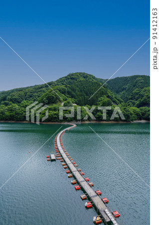 奥多摩湖　麦山の浮橋（ドラム缶橋）　初夏 91412163