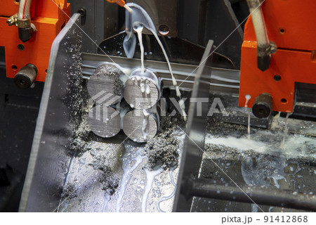 Close up scene the band saw machine cutting the metal rod. 91412868