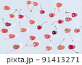 散りばめられたさくらんぼのイラスト 91413271