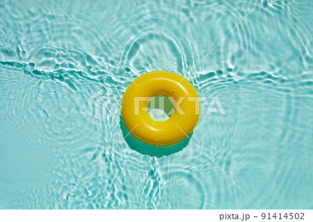 Swimming pool top view background. Water ring in water 91414502
