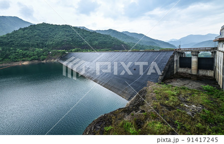 【兵庫】あさご芸術の森美術館の近くにある、新緑の多々良木ダムが美しい 91417245