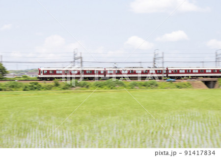 【近鉄名古屋線】田園地帯を駆け抜ける列車 91417834